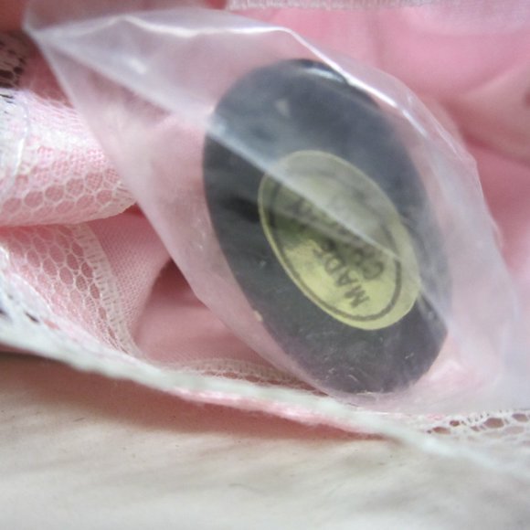 VTG PORCELAIN DOLL IN PINK DRESS AND BONNET - Picture 7 of 9